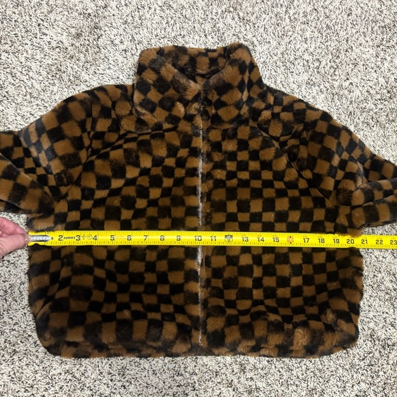 Le Lis Faux Fur Checkerboard Cropped Jacket - Picture 9 of 14